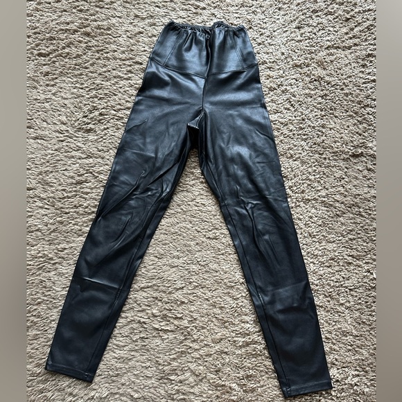 Wilfred Free Vegan Leather Leggings - Picture 3 of 5